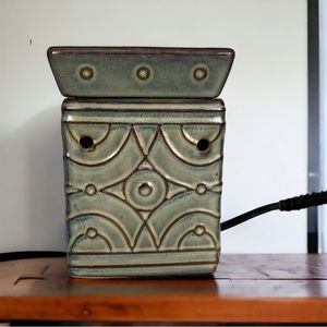 Scentsy Lenox Lenore Full Size Wax Warmer Burner Retired Beige Blue Hi Lights